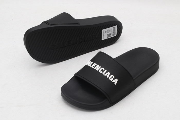 BLEN DESIGNER SLIPPERS