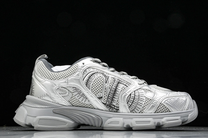 D designer sneaker