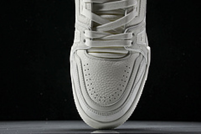 L&V SNEAKERS