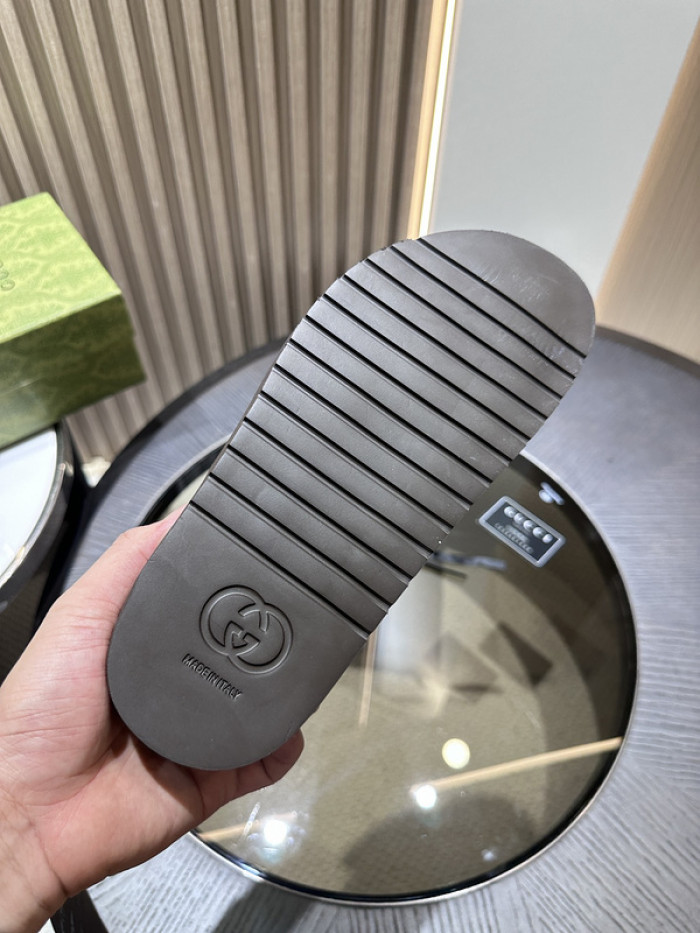 G DESIGNER SLIPPERS