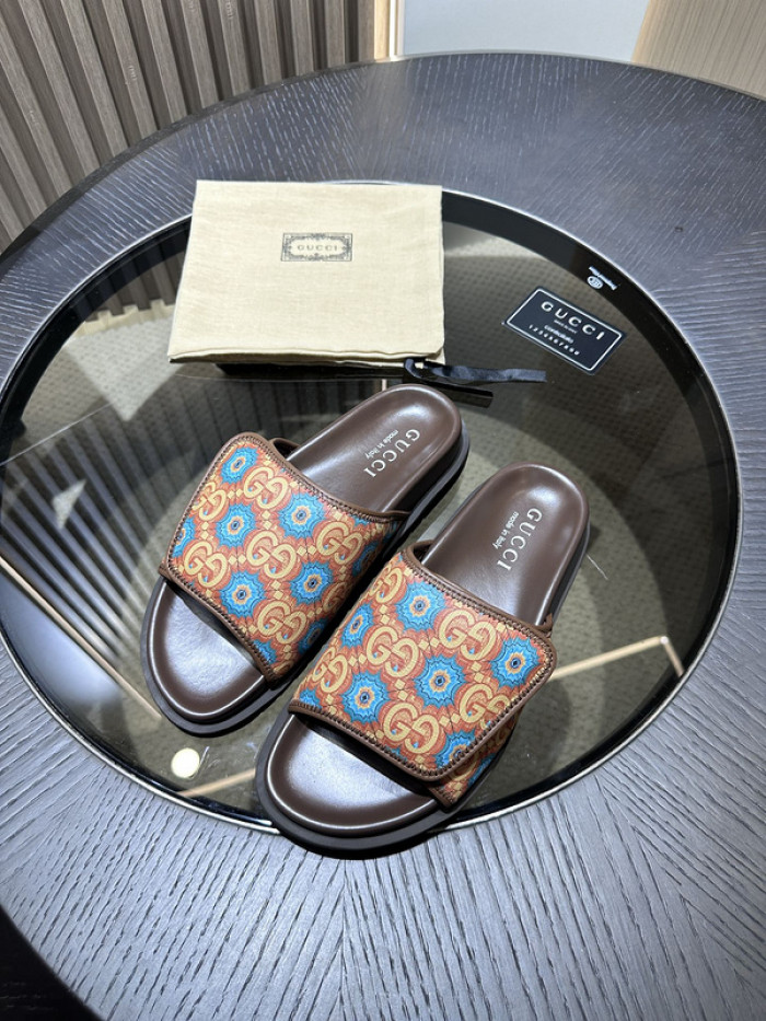 G DESIGNER SLIPPERS