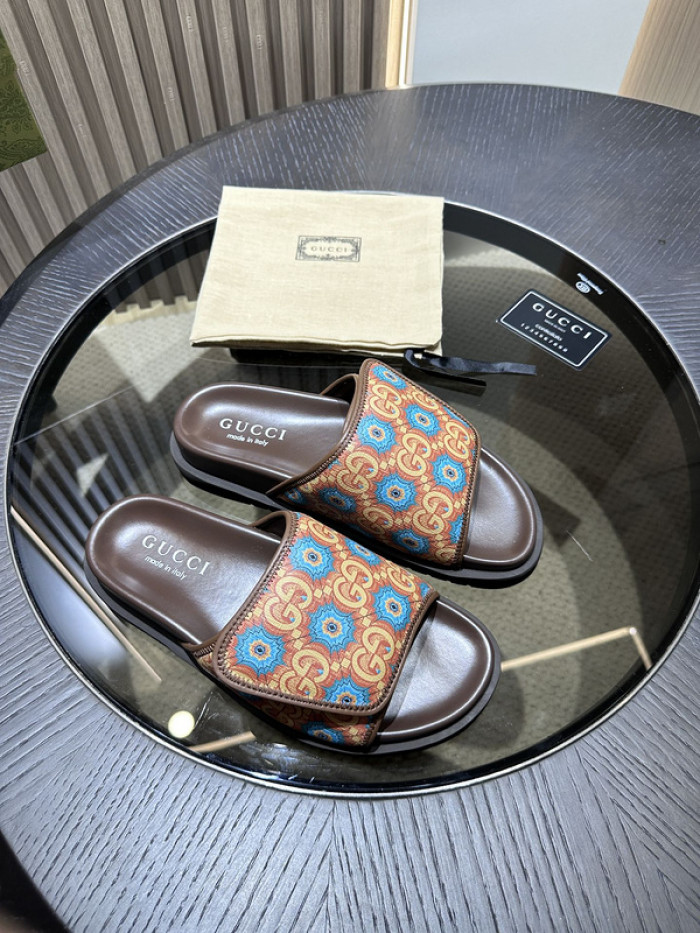 G DESIGNER SLIPPERS