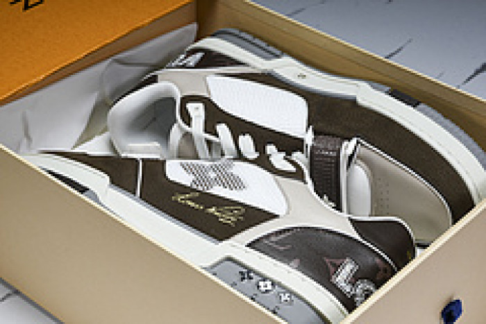 L&V SNEAKERS