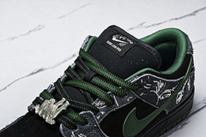 Skateboards x Nike SB Dunk Low HF7743-001