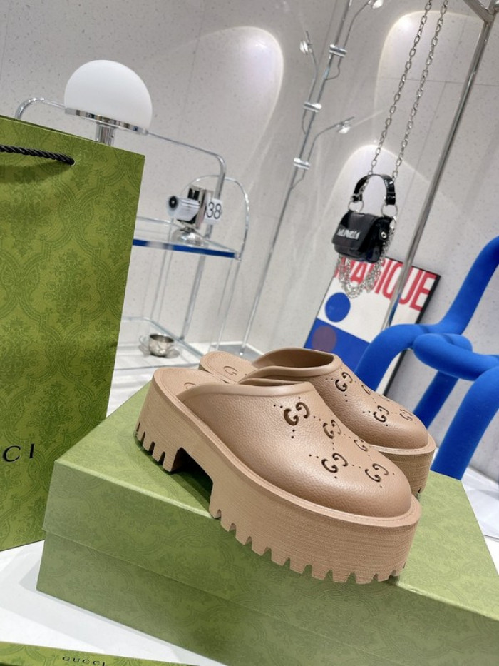 G DESIGNER SLIPPERS