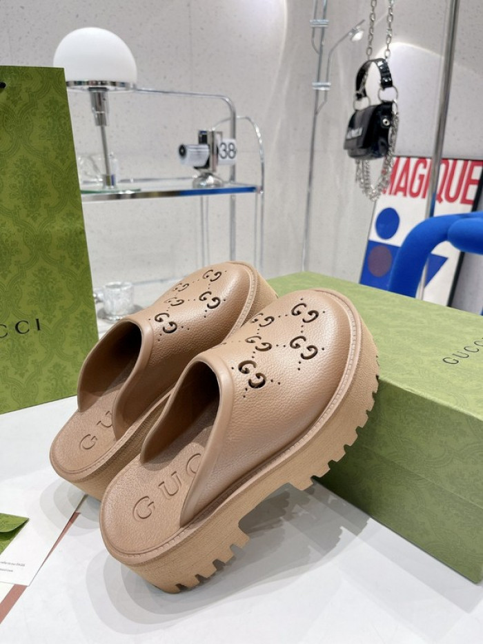 G DESIGNER SLIPPERS