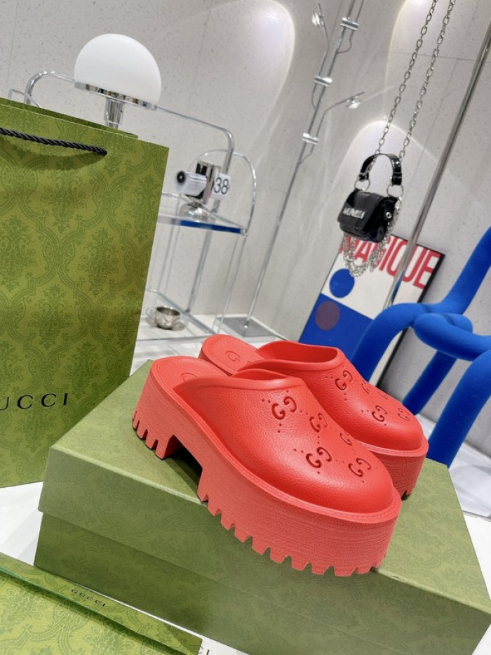 G DESIGNER SLIPPERS