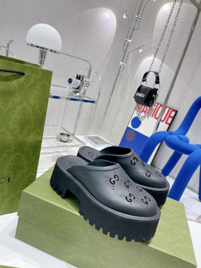 G DESIGNER SLIPPERS