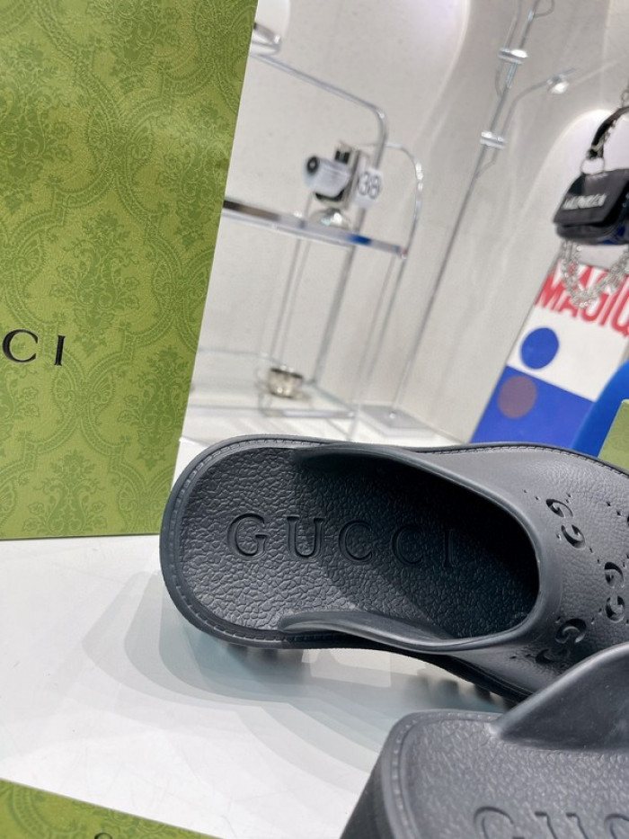 G DESIGNER SLIPPERS