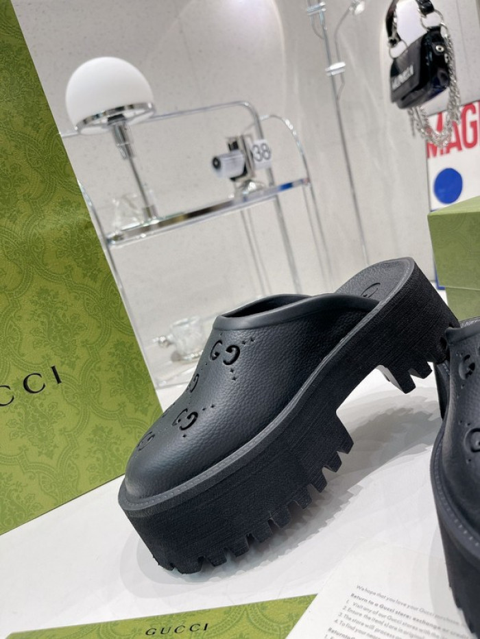 G DESIGNER SLIPPERS
