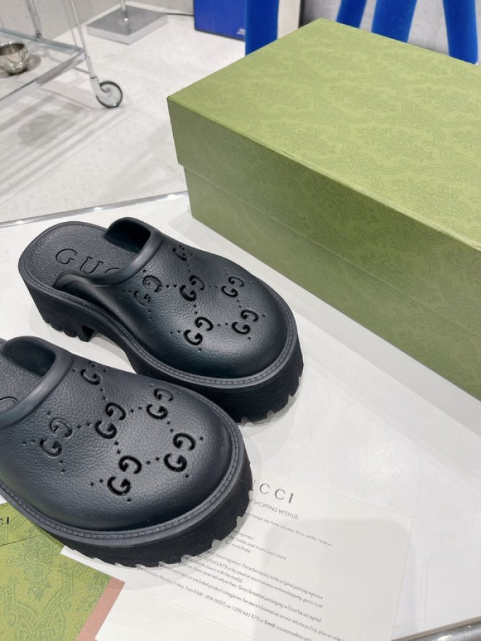 G DESIGNER SLIPPERS