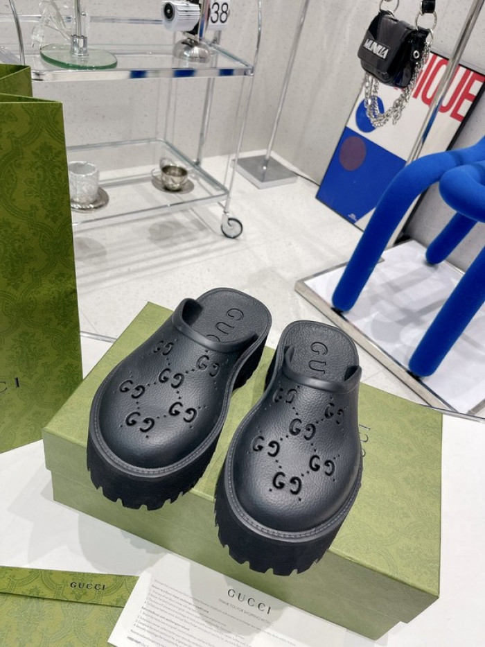 G DESIGNER SLIPPERS