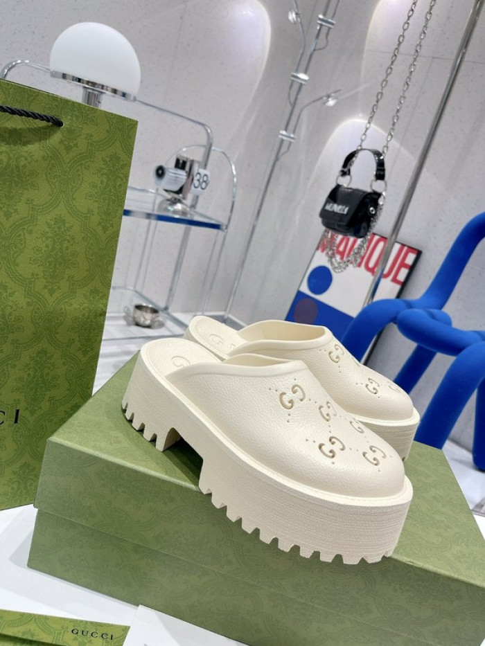 G DESIGNER SLIPPERS