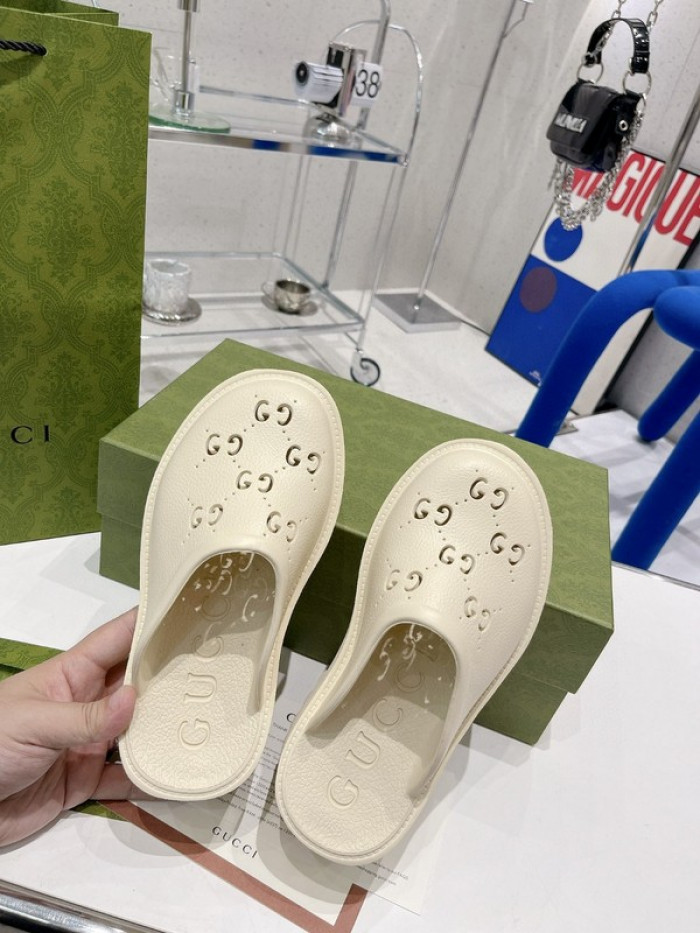 G DESIGNER SLIPPERS