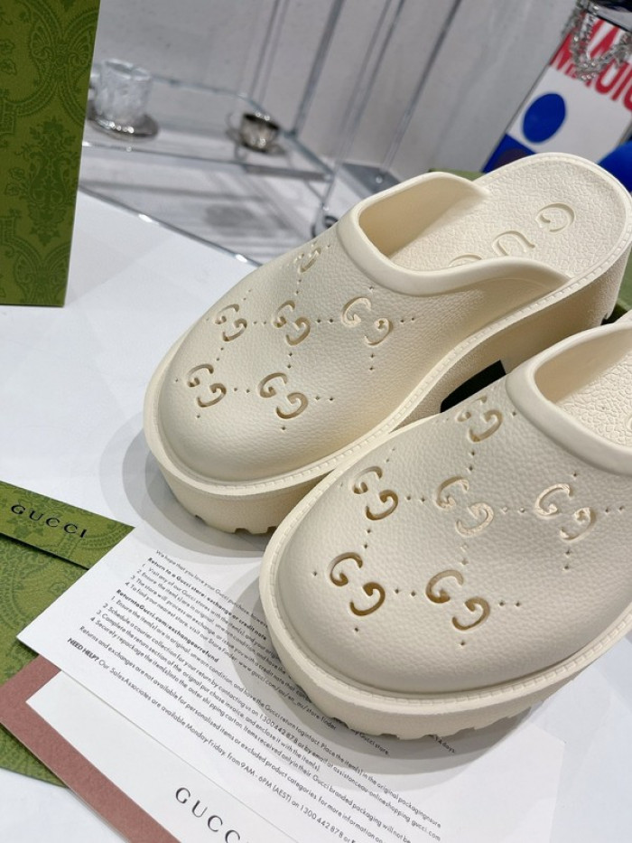 G DESIGNER SLIPPERS