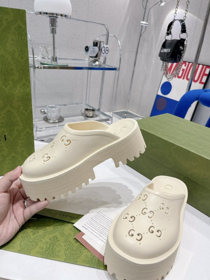 G DESIGNER SLIPPERS