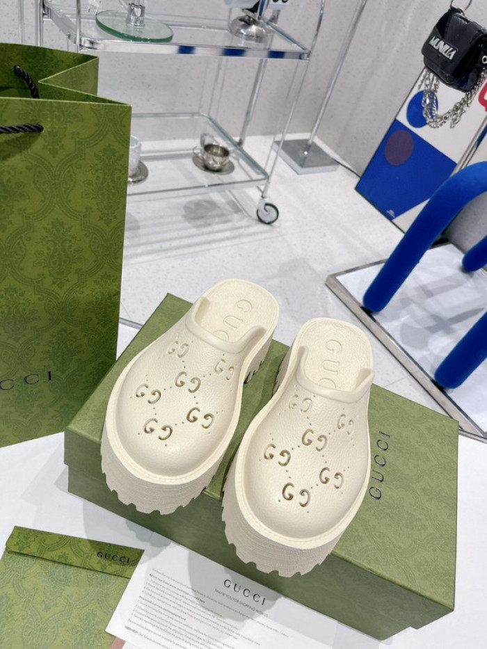 G DESIGNER SLIPPERS