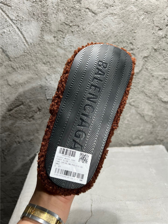 BLEN DESIGNER SLIPPERS