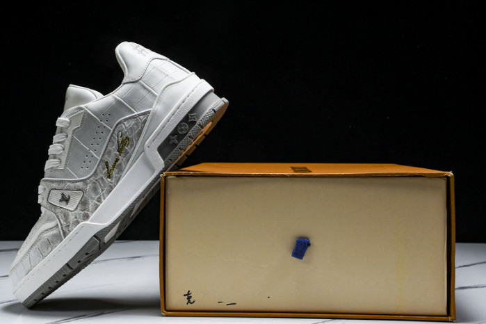 L&V SNEAKERS