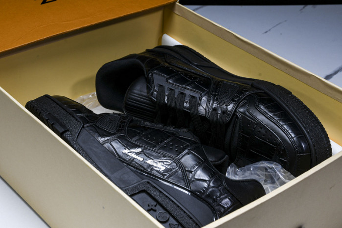 L&V SNEAKERS