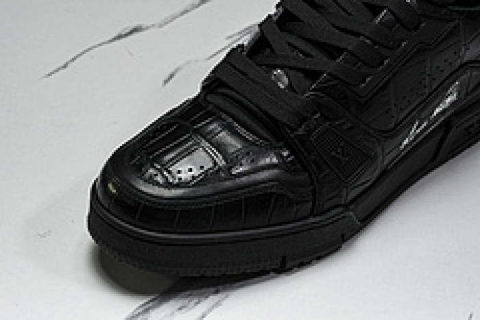 L&V SNEAKERS