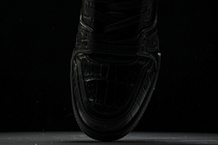 L&V SNEAKERS
