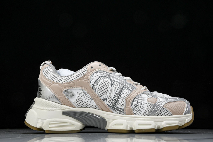 D designer sneaker