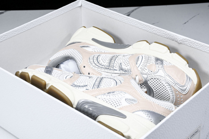 D designer sneaker