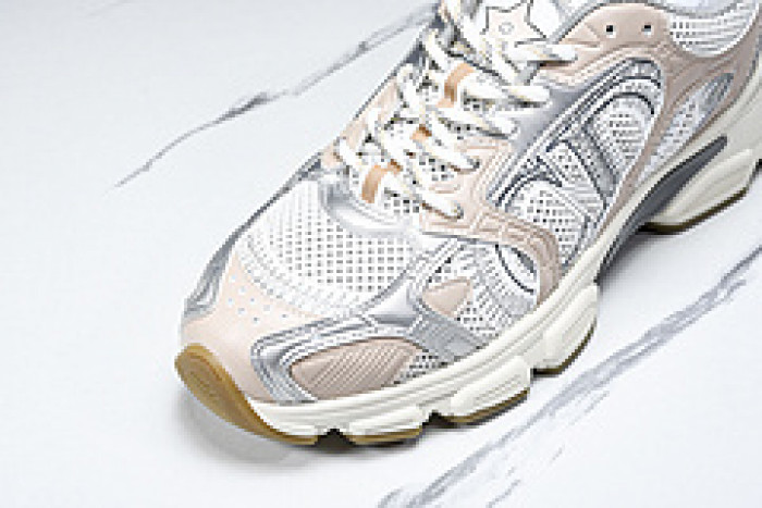 D designer sneaker