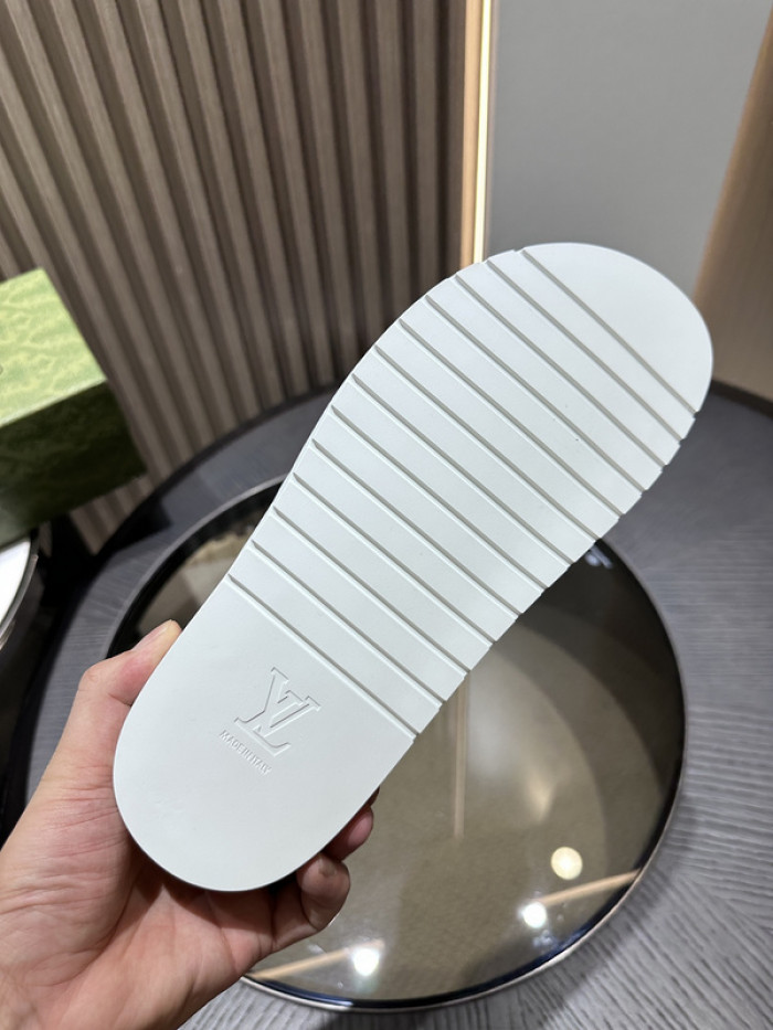 G DESIGNER SLIPPERS