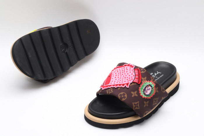 L&V SLIPPERS