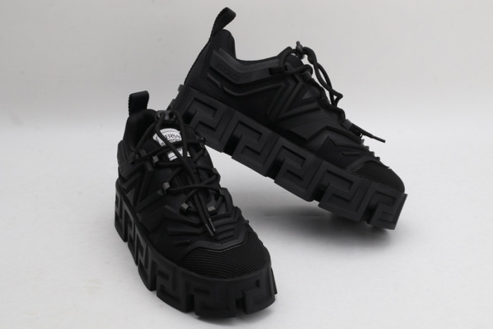 VER DESIGNER SNEAKERS