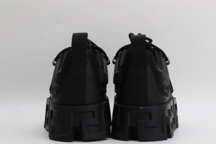 VER DESIGNER SNEAKERS