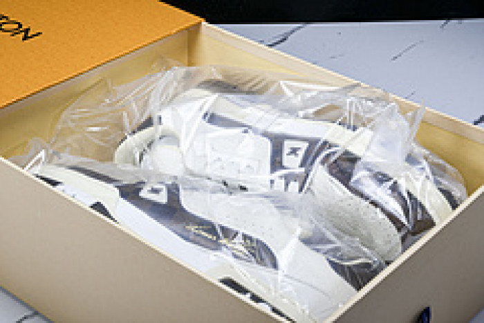 L&V SNEAKERS