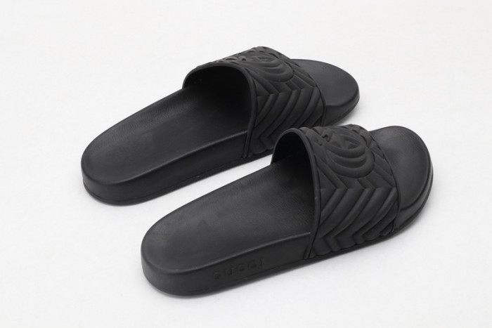 G DESIGNER SLIPPERS