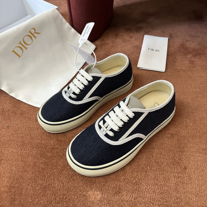 D designer sneaker