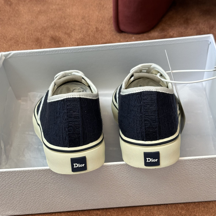 D designer sneaker