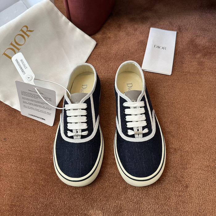 D designer sneaker