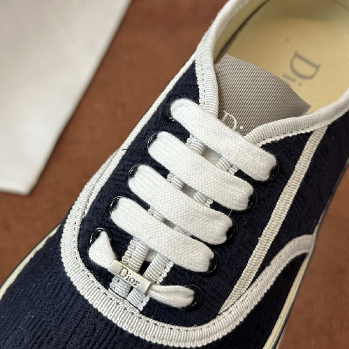 D designer sneaker