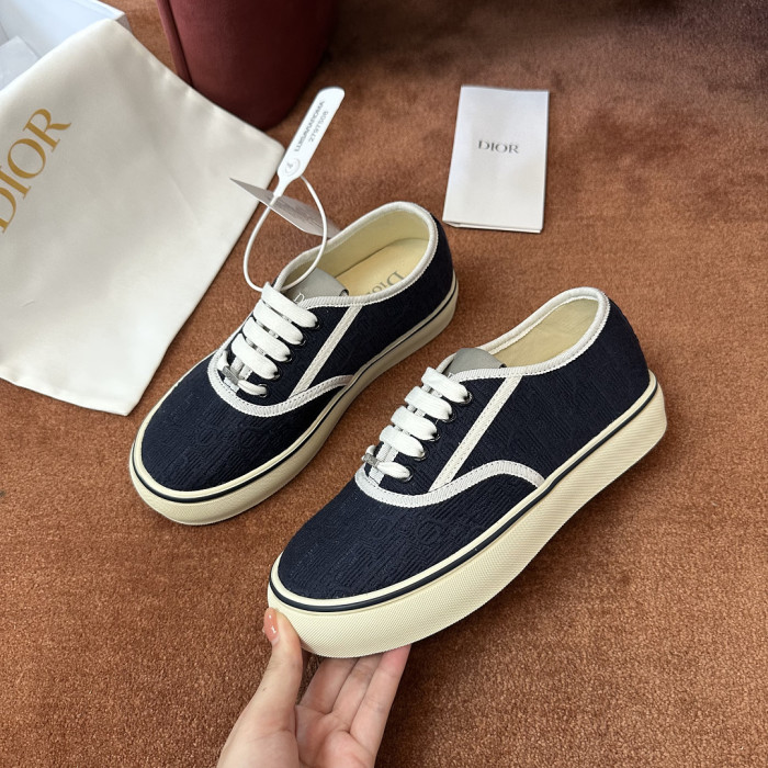 D designer sneaker