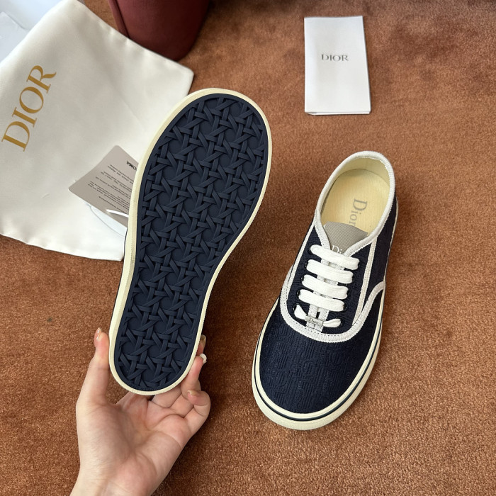 D designer sneaker