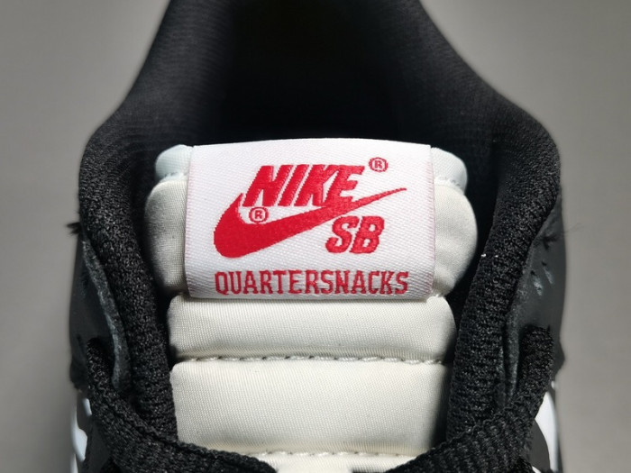 Quartersnacks x Nike SB Dunk Low Zebra DM3510-001