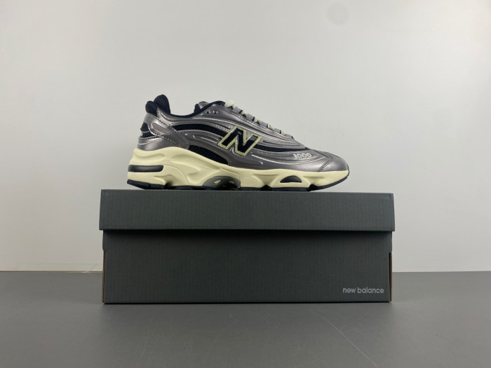 The New Balance 1000 “Silver Metallic” M1000SL.