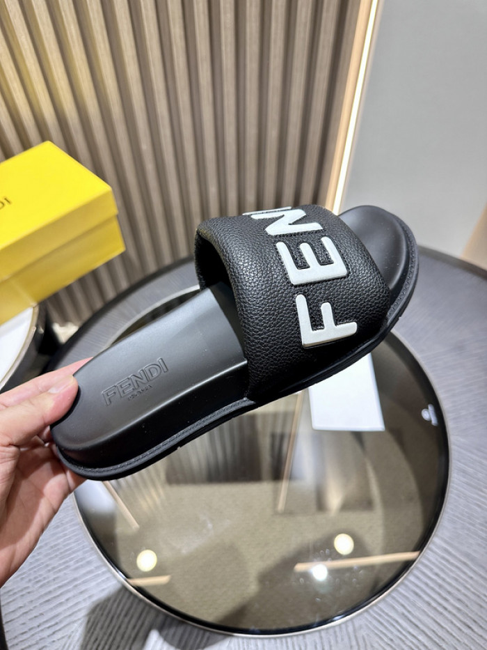 FEND1 SLIPPERS