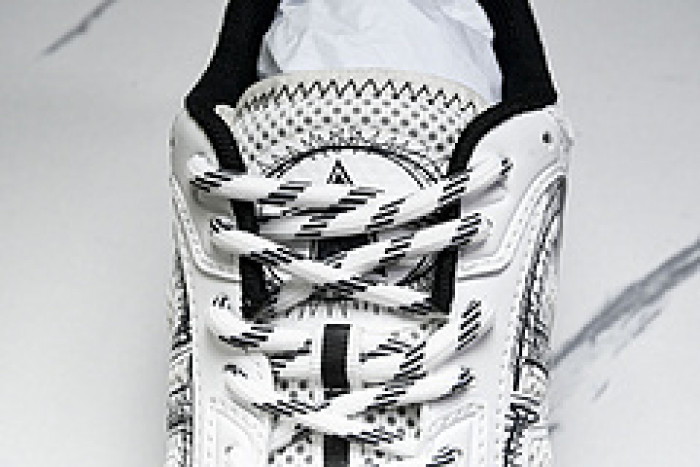D designer sneaker