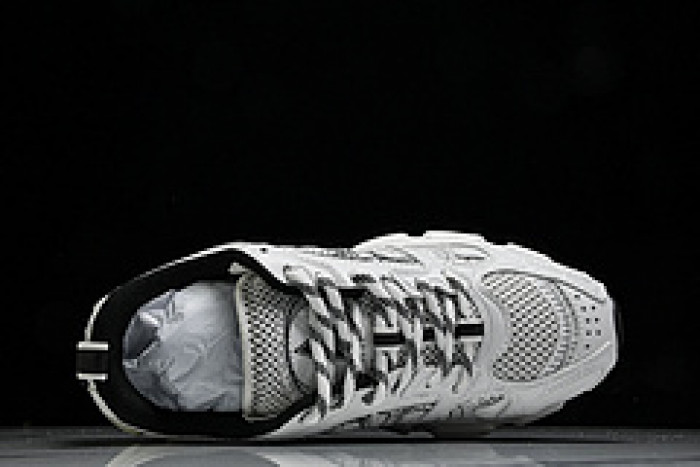 D designer sneaker