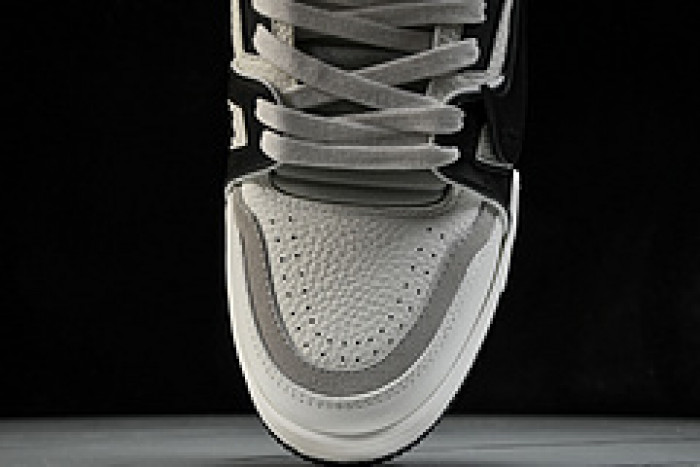 L&V SNEAKERS