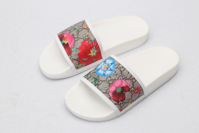 G DESIGNER SLIPPERS