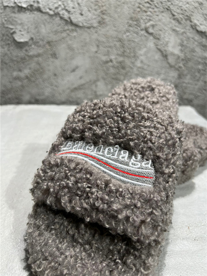 BLEN DESIGNER SLIPPERS