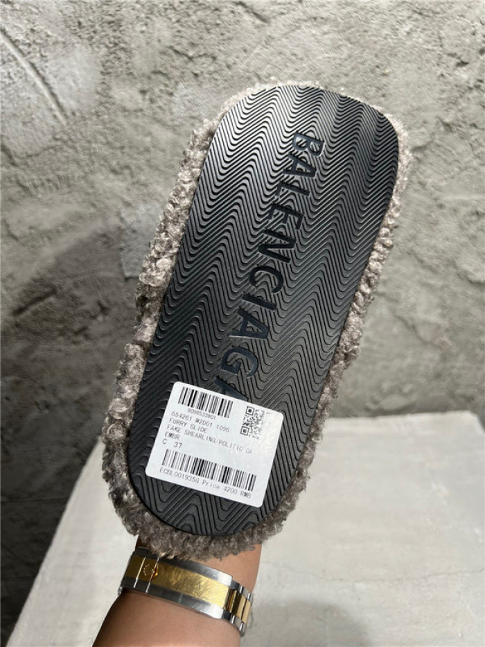 BLEN DESIGNER SLIPPERS